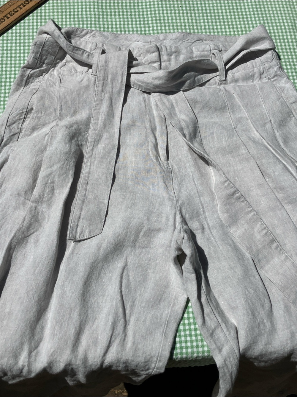 Chicos size 10 R 100% linen wide leg women’s pleated pants with belt
